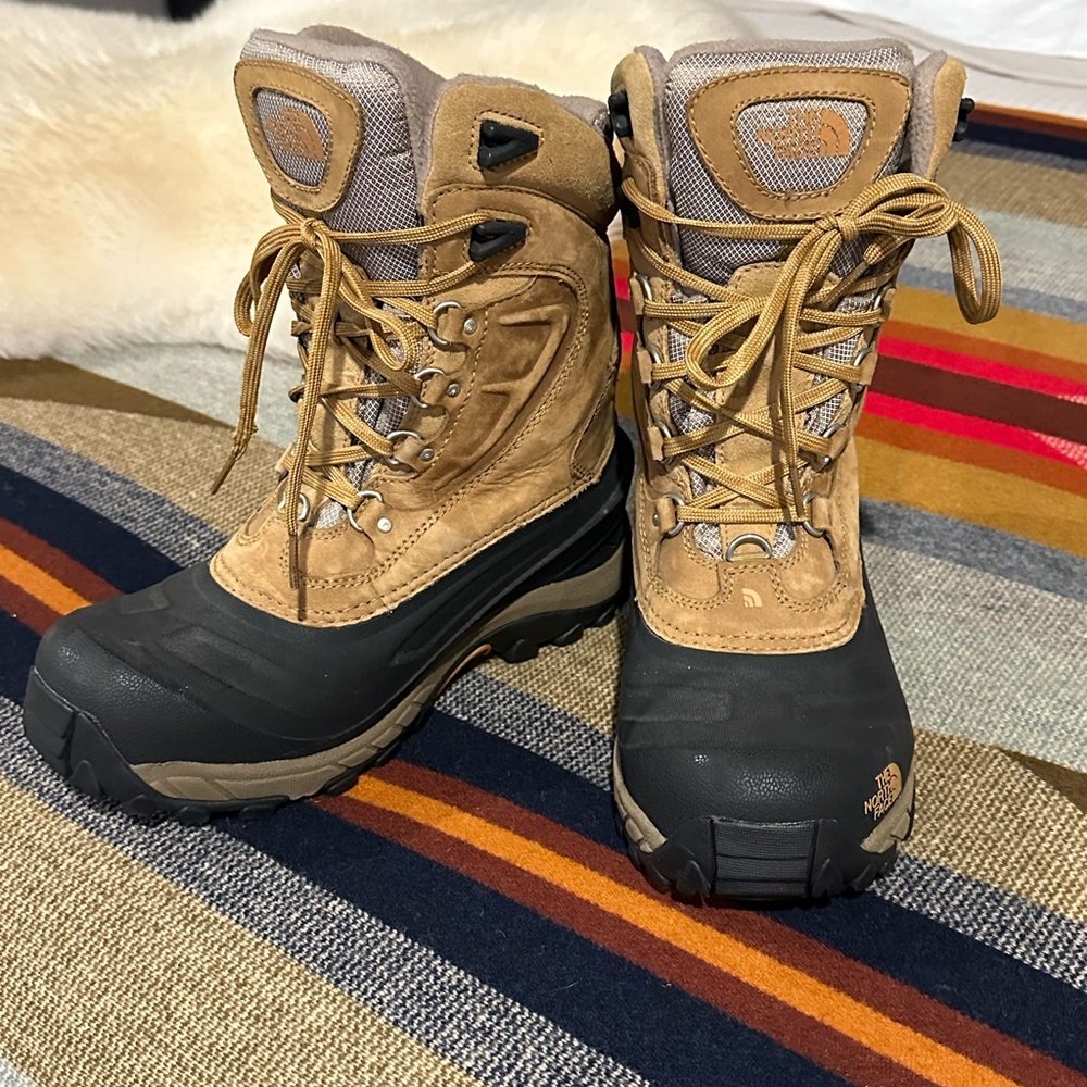 New Condition North Face Waterproof Primaloft Winter Boots